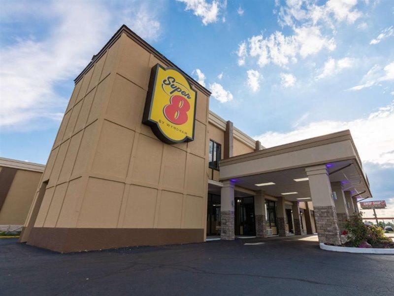 Super 8 By Wyndham Goldsboro Motel Bagian luar foto