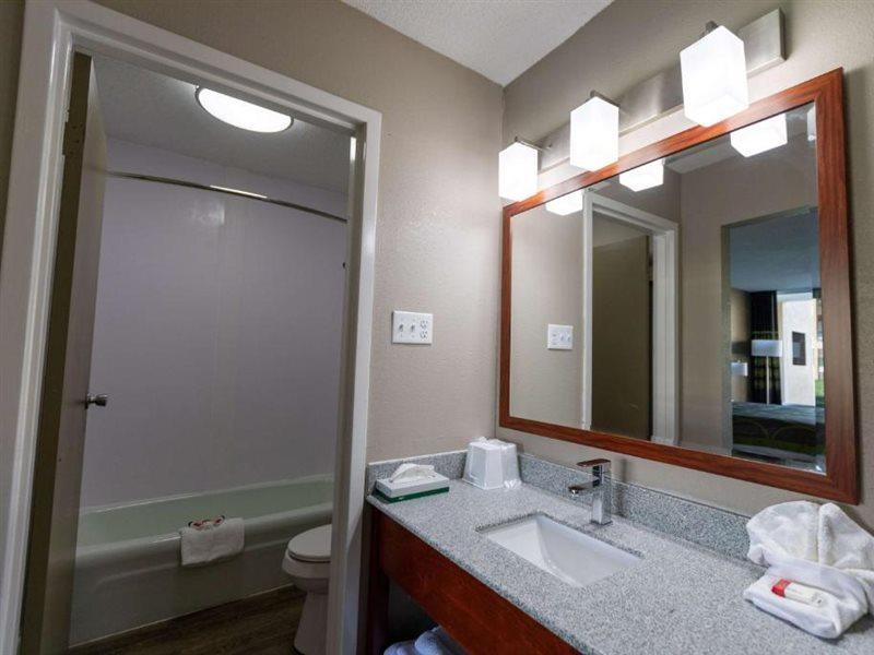 Super 8 By Wyndham Goldsboro Motel Bagian luar foto