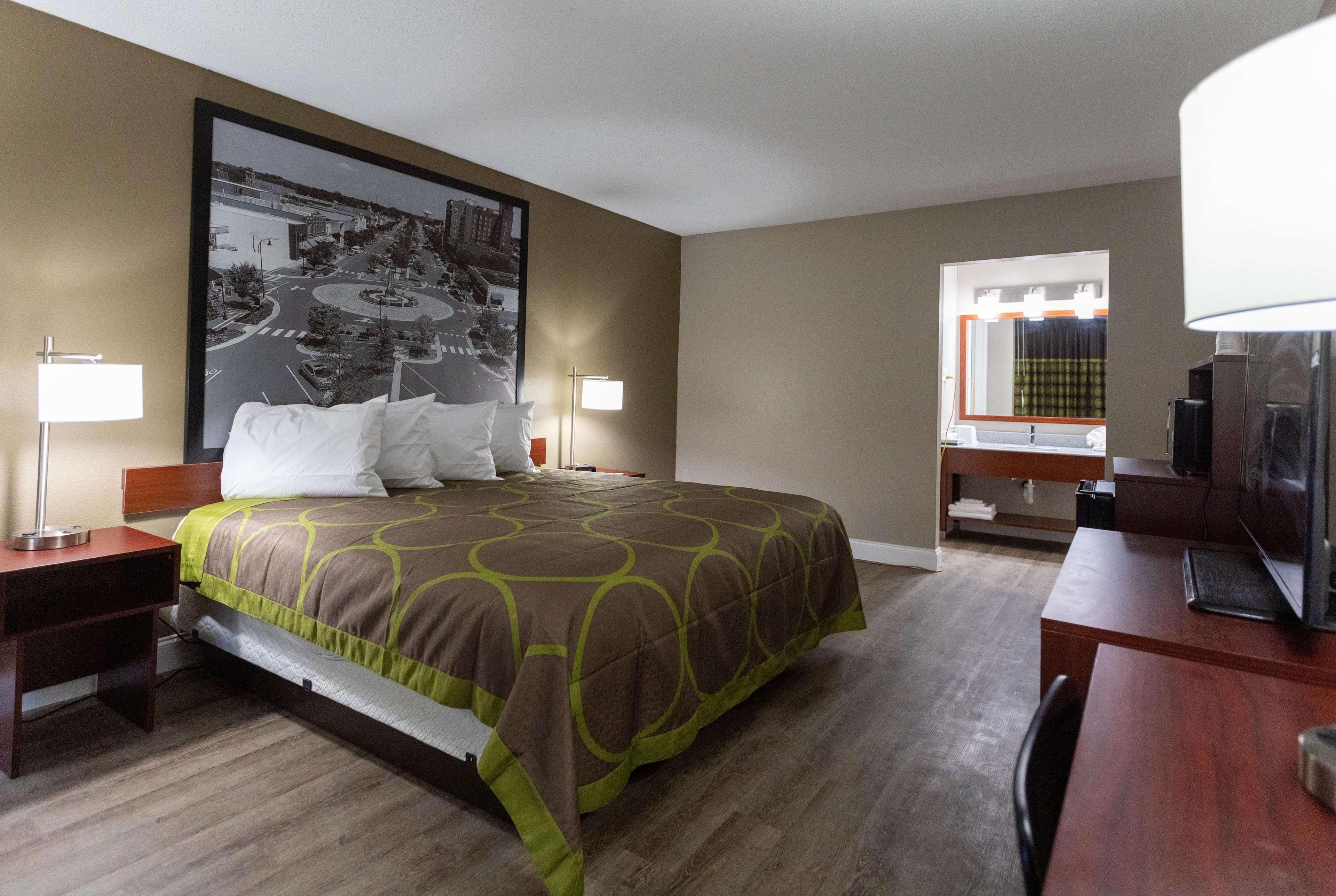 Super 8 By Wyndham Goldsboro Motel Bagian luar foto