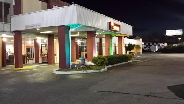 Super 8 By Wyndham Goldsboro Motel Bagian luar foto
