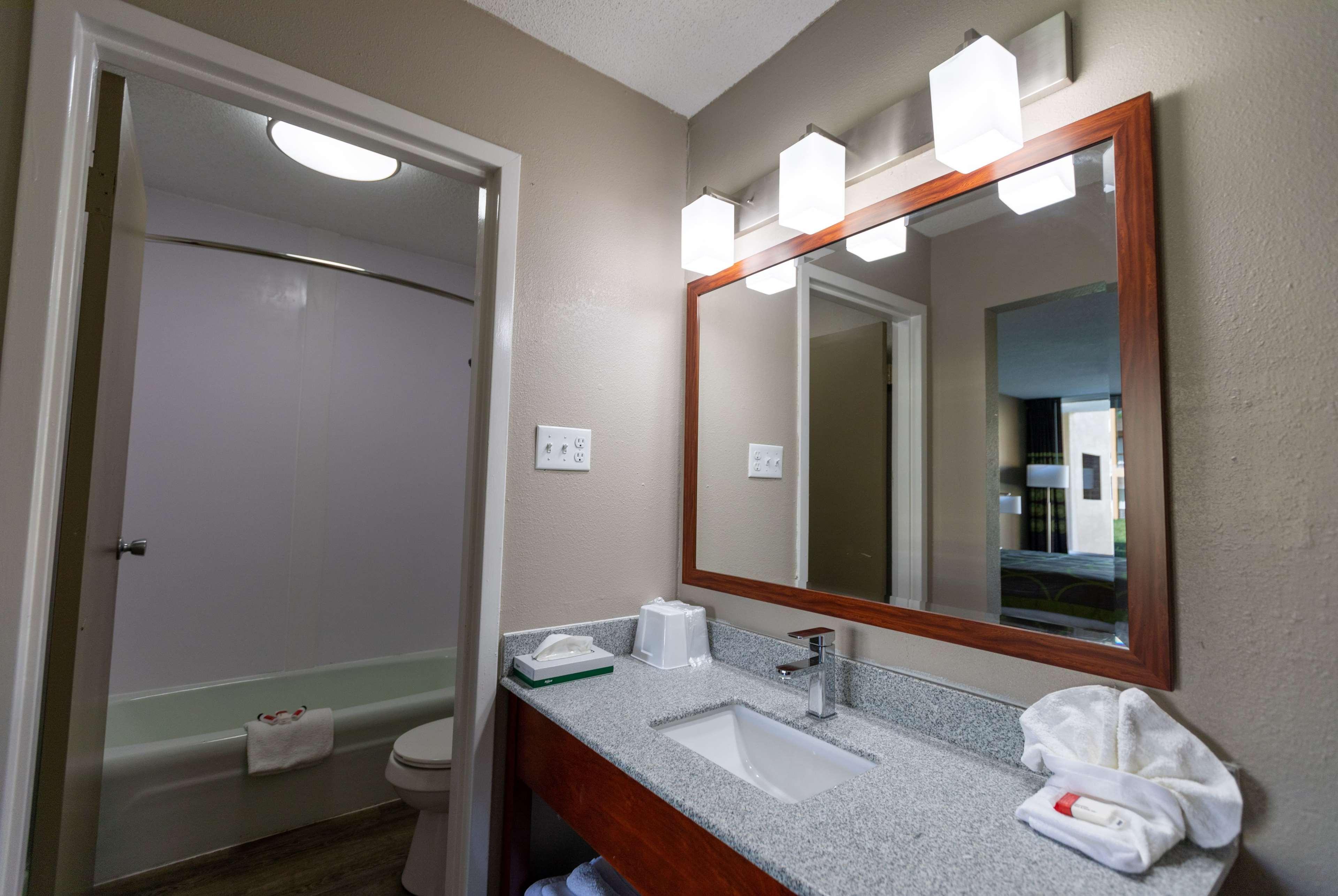 Super 8 By Wyndham Goldsboro Motel Bagian luar foto