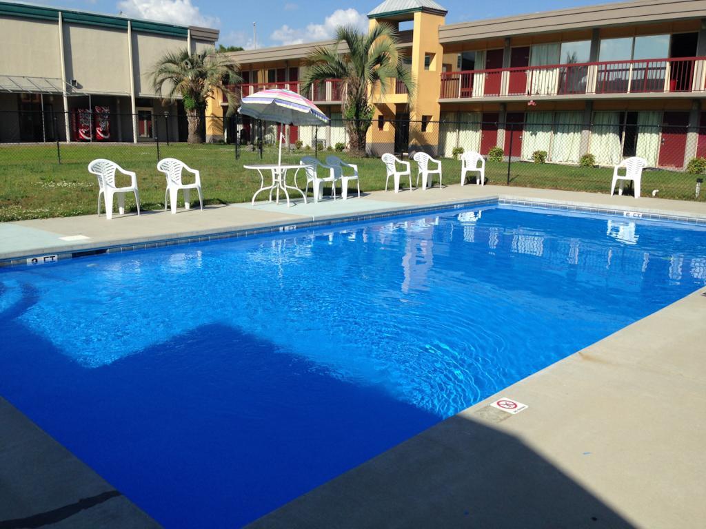 Super 8 By Wyndham Goldsboro Motel Bagian luar foto