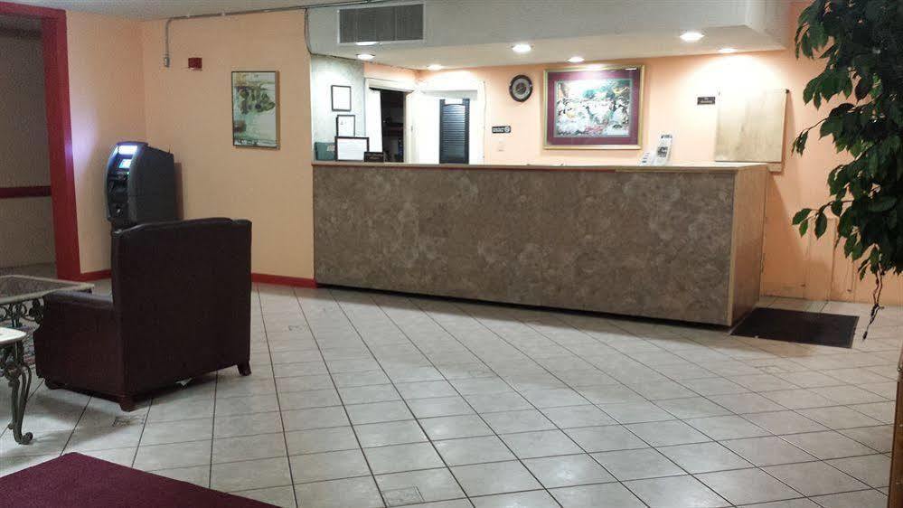 Super 8 By Wyndham Goldsboro Motel Bagian luar foto