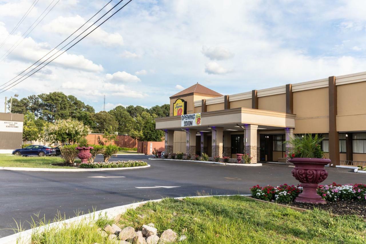 Super 8 By Wyndham Goldsboro Motel Bagian luar foto